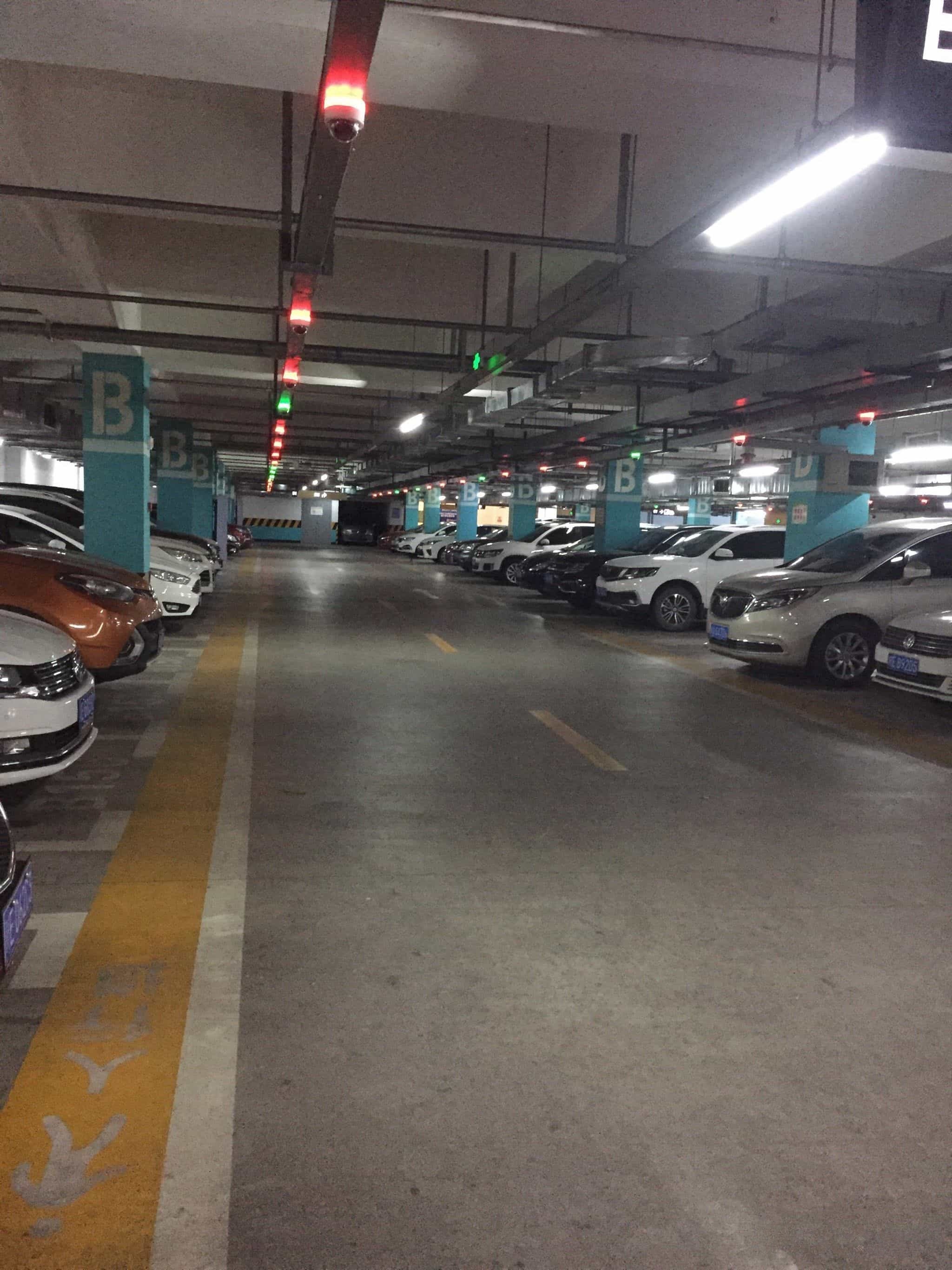 泸州市白招牌广场-地下停车场