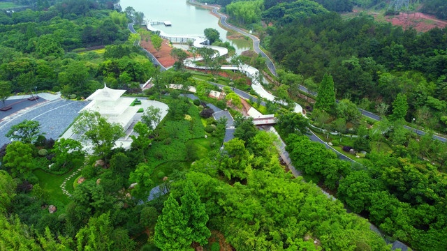 燕语湖国际垂钓中心-西侧地上停车场
