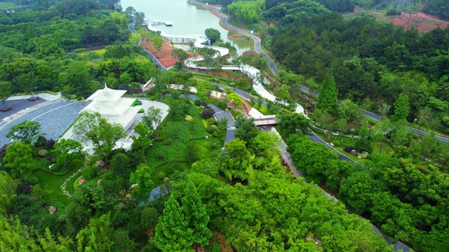 燕语湖国际垂钓中心-地上停车场