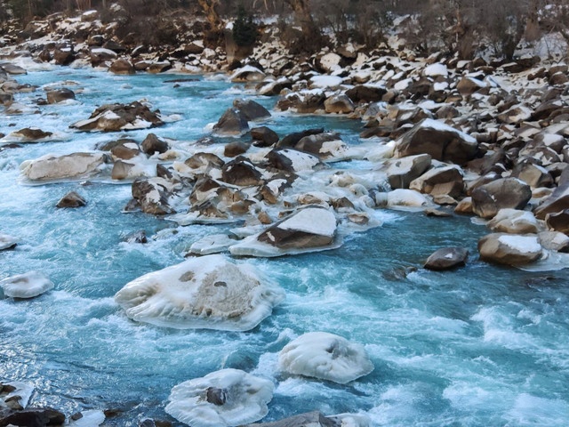 洛隆县