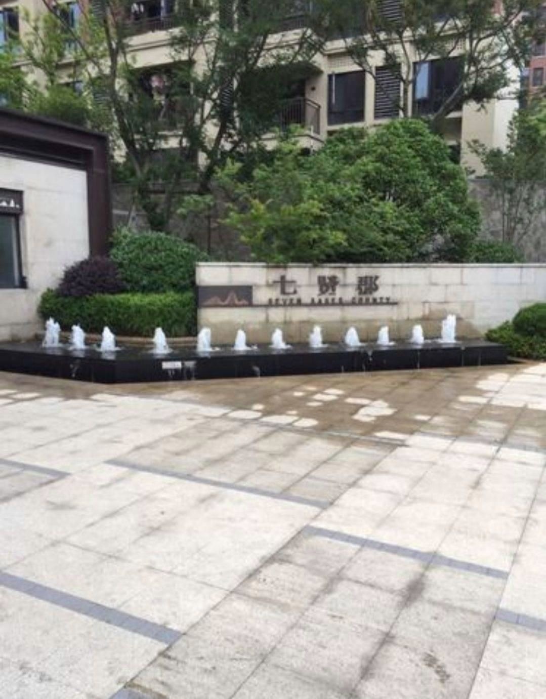 桂花溪园游泳池北区
