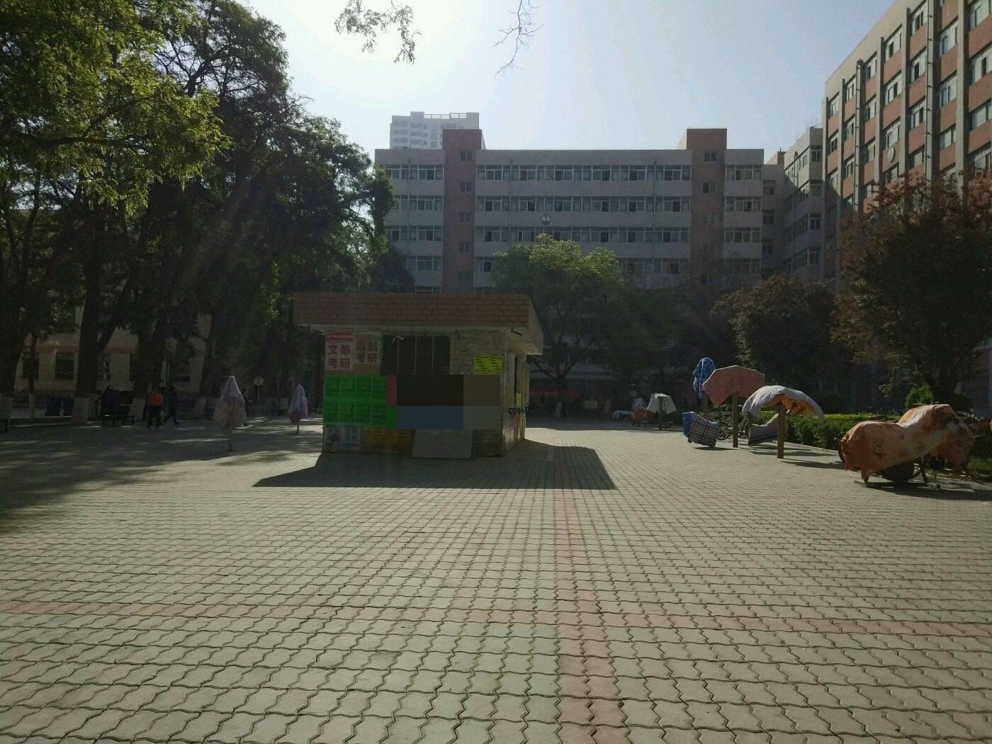 医学校区网球场