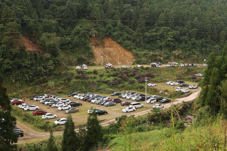 普者黑风景区仙人洞村-停车场