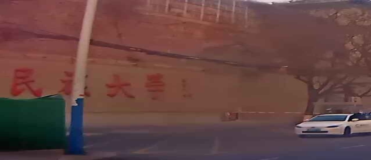 西北民族大学-羽毛球场