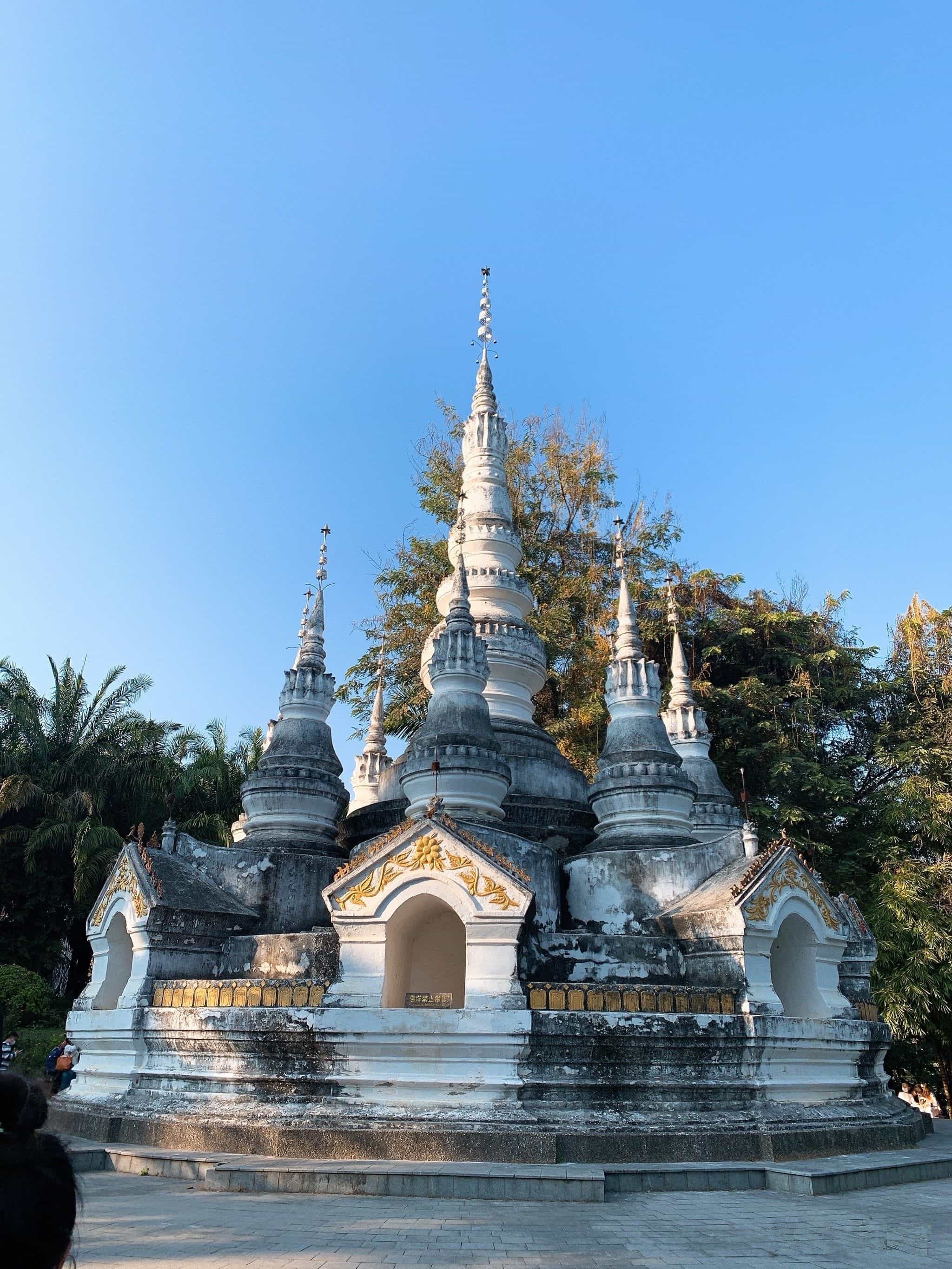 西双版纳总佛寺-地上停车场