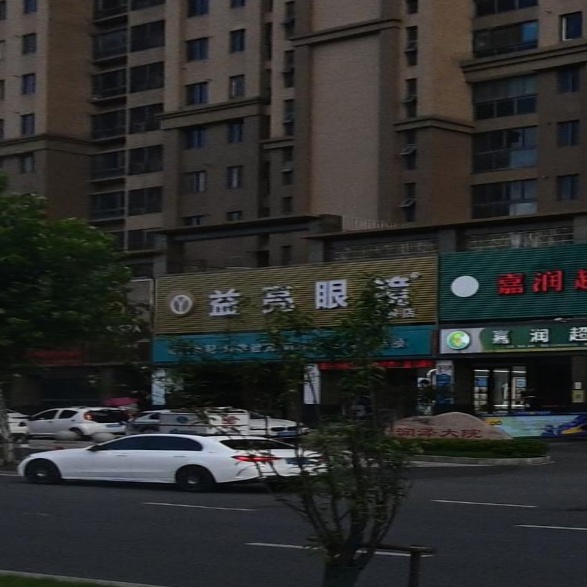 益亮眼镜(兴越路店)