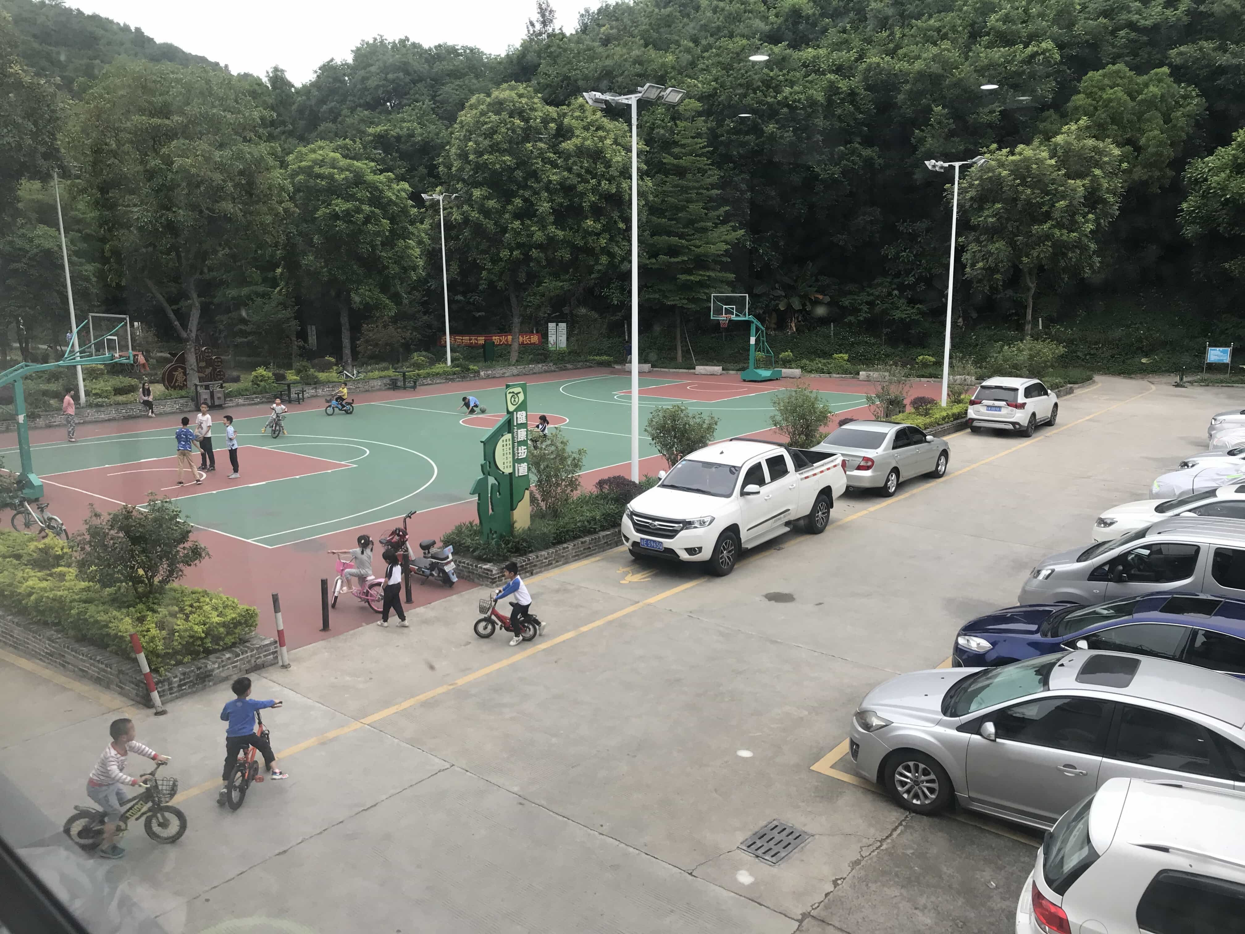 佛山市顺德区大良街道红岗社区张地篮球场