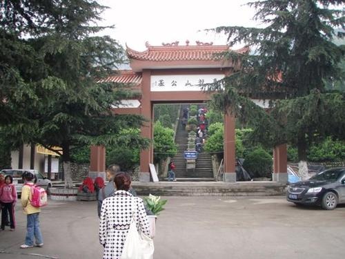 青龙山墓园