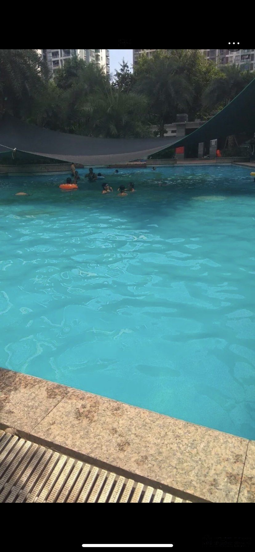 诺丁阳光学区游泳池