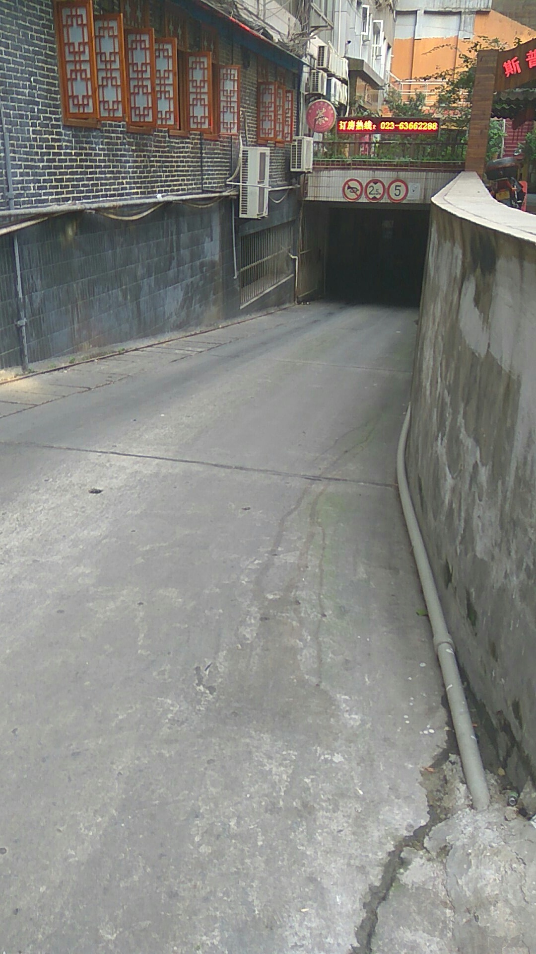 重庆市体育馆-地上停车场