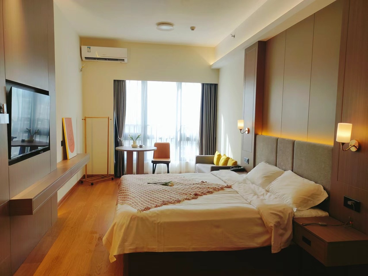 梵茉莉轻奢度假主题民宿(长兴路分店)