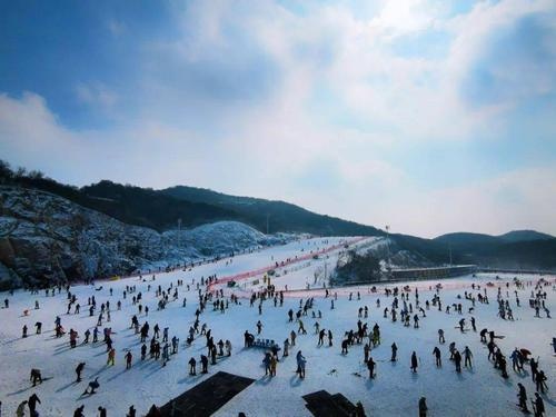 云上草原高山滑雪度假区