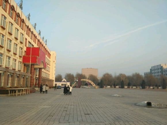 葫芦岛市实验中学(海飞路)