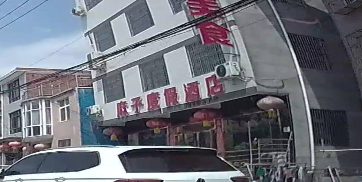 温馨亲子双卧家庭房（配儿童用品）