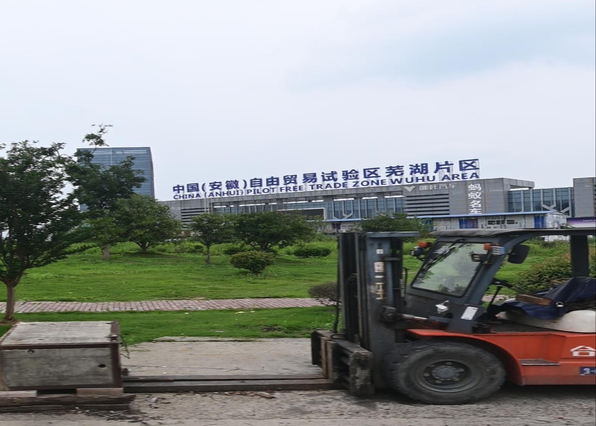 中国(安徽)自由汽修补胎拖车救援