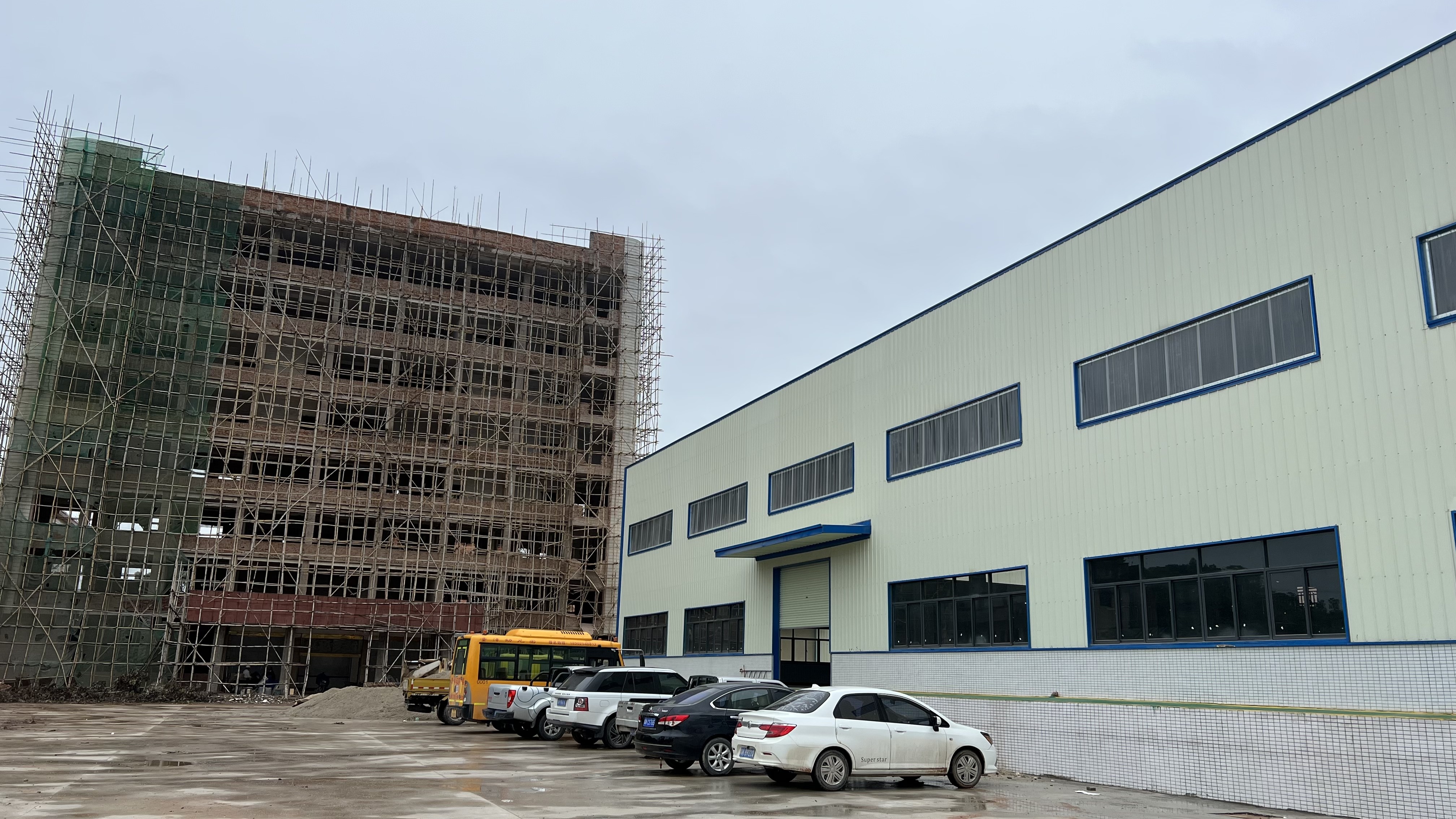 高州小蜂嗡嗡农业科技发展有限公司