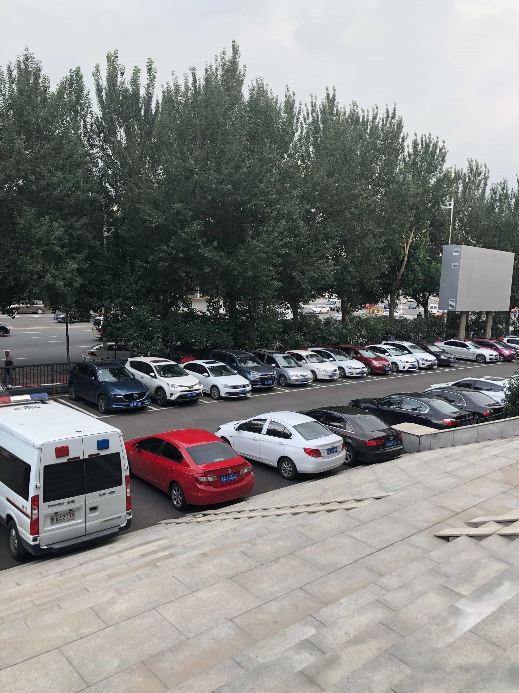 黑龙江省哈尔滨市中级人民法院内部地面停车场