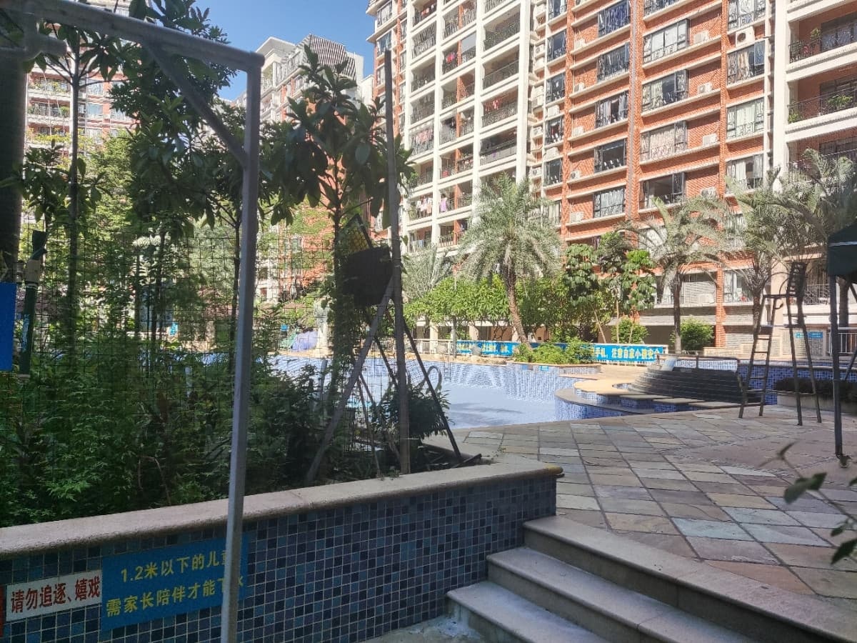 新东方花园游泳池