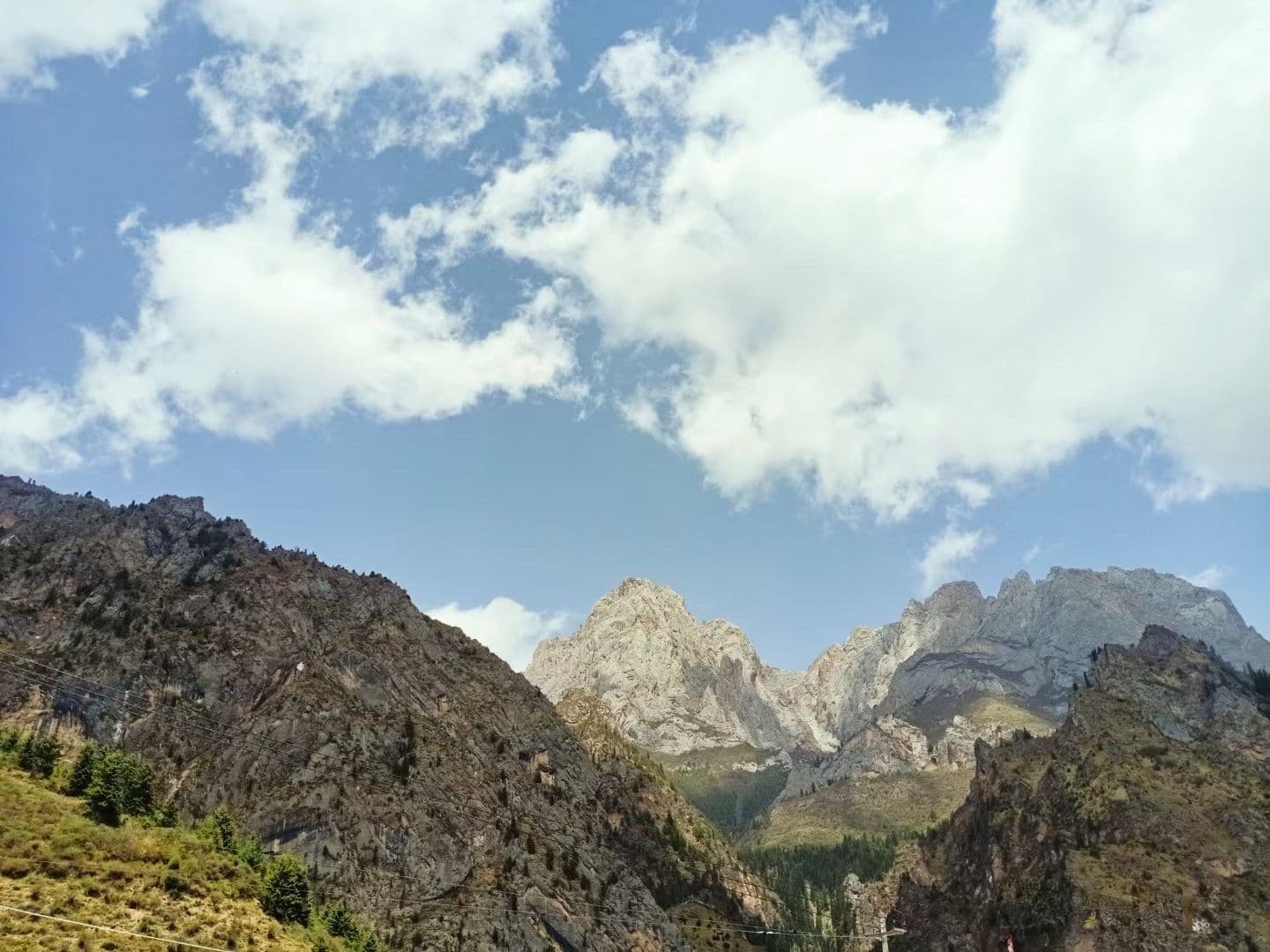 当周草原风景区-北门地上停车场