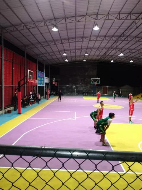 马皮乡雅岭新农村球馆
