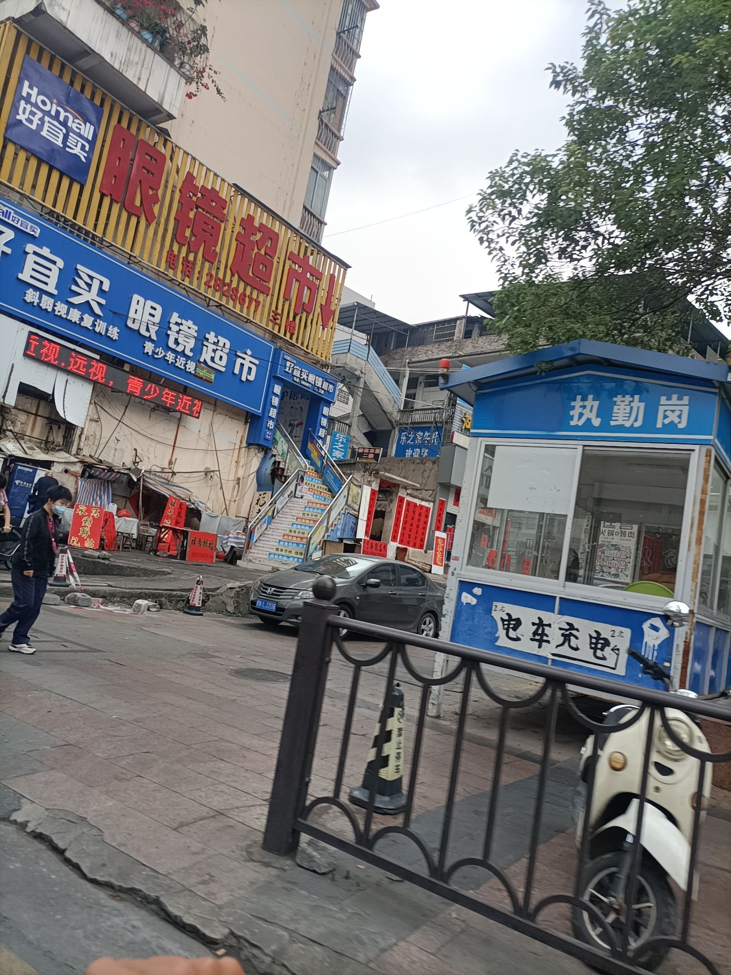 玉林国际购物中心执勤岗