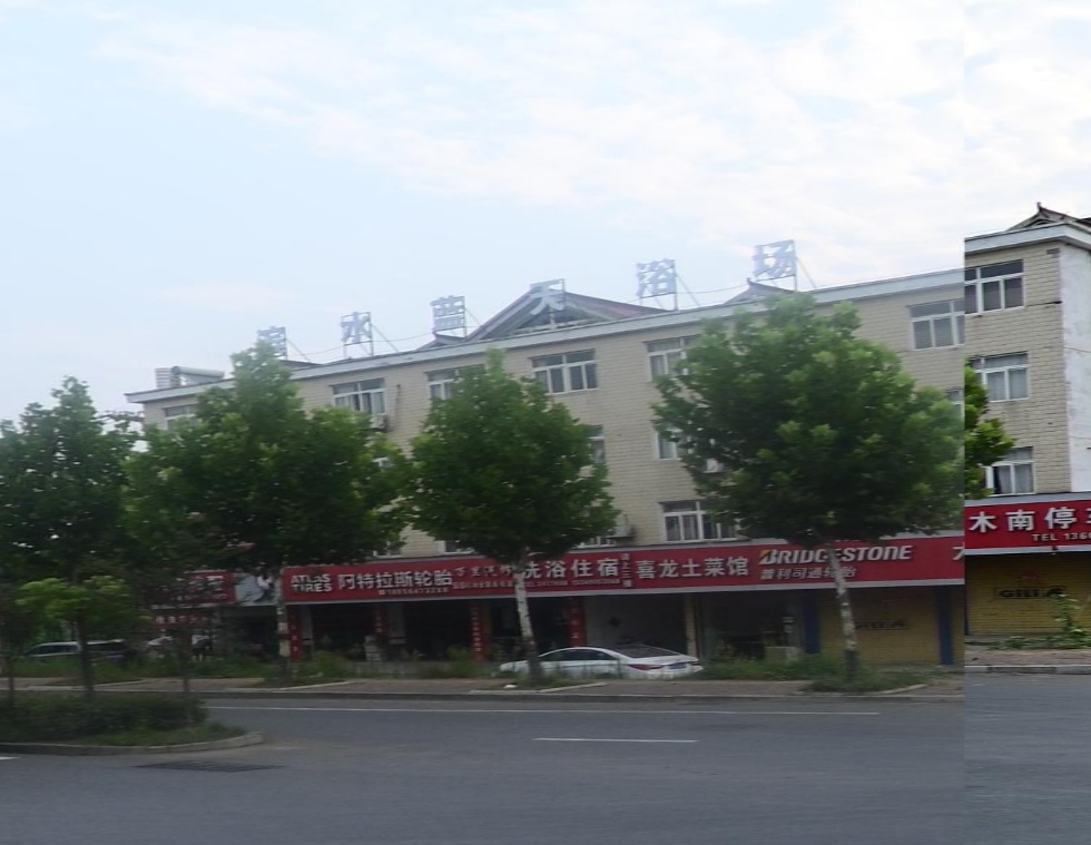 滨水蓝天浴场