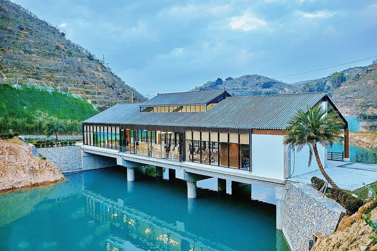 李花谷·水上居酒店