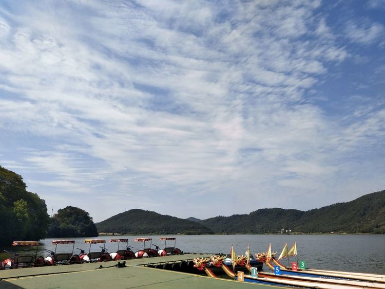 汤江岩水上游乐呀场